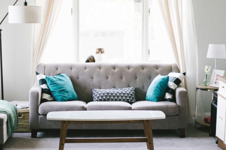 Sofa rozkładana w salonie