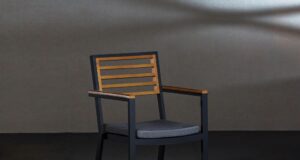 Krzesło z podłokietnikiem